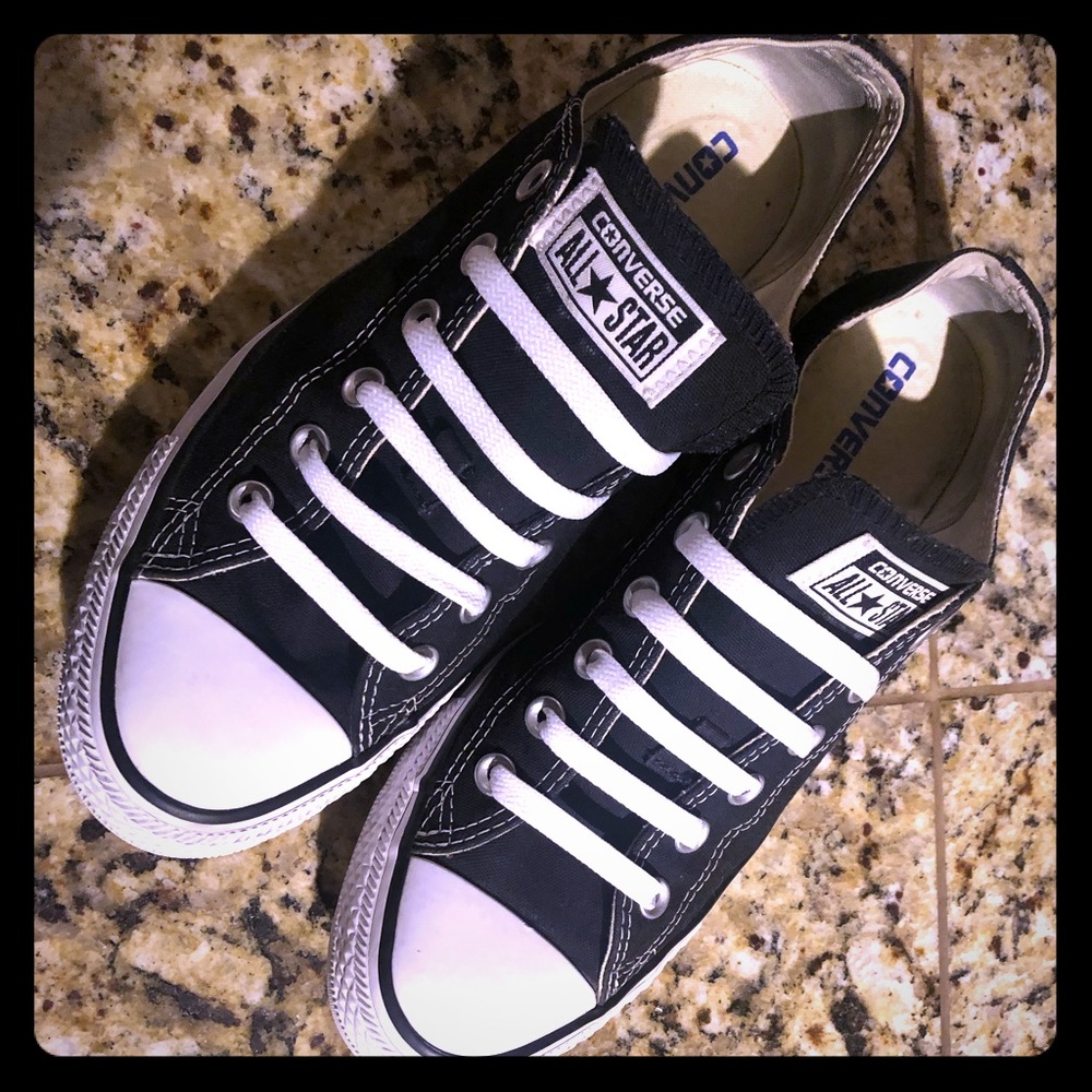 Converse low-top sneakers. Navy Blue. Men’s size 8